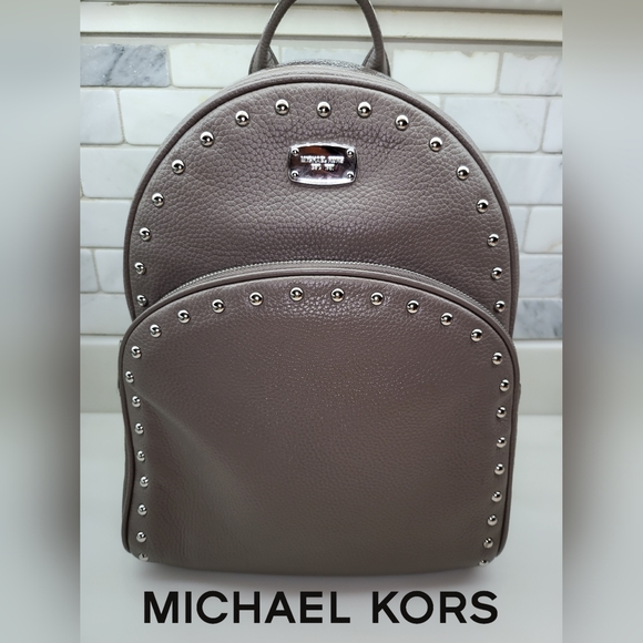 Michael Kors Handbags - 💋 Michael Kors Large Studded Abbey Backpack! LIKE NEW!💋